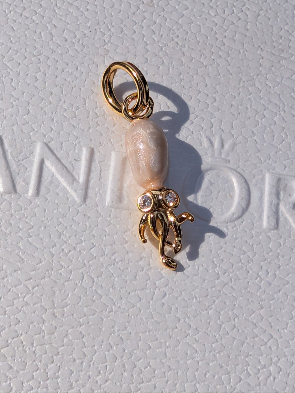 Pandora ale charm pearl squid